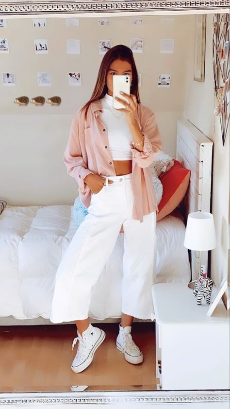 Looks Beta, Outfits Pantalon Blanco, Outfit Con Converse, Wide Leg White Jeans, Outfits Con Jeans, White Jeans Outfit, 30 Outfits, Outfit Styling, Outfit Primavera