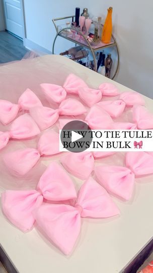 Tulle Bows Diy Christmas, Diy Bow Decorations, Tulle Bows Diy Decoration, Tulle Bows Diy, Tying Hacks, Bow Backdrop, Tule Bows, Paper Bows Diy, Bow Tying