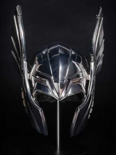 Thor Helmet, Spiderman Drawing, Iron Man Art, Superhero Cosplay, Cosplay Armor, Cool Masks, Marvel Thor, Cool Swords, Avengers Movies