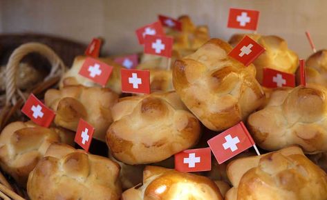 August 1 Swiss National Day - 1. Augustweggli Misunderstood People, Switzerland Food, Swiss Christmas, Swiss National Day, Swiss Cuisine, Swiss Recipes, Food Traditional, Traditional Sweets, Christmas Cookie Recipes