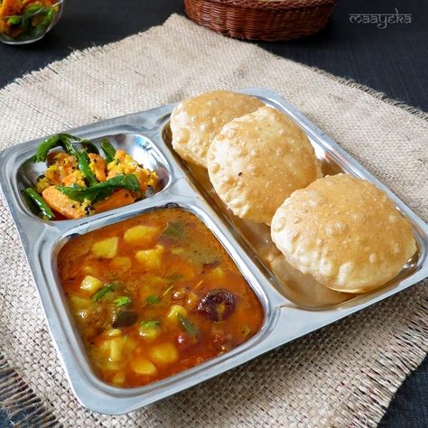 Batate nu shaak Poori Bhaji, Vegetarian Broth, Gujarati Cuisine, Indian Recipes Authentic, Puri Recipes, Tomato Curry, Bhaji Recipe, Recipe Page, Breakfast Choices