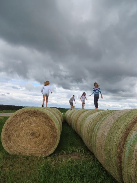 Abandoned Farmhouse, Abandoned Cities, Future Farms, Farm Lifestyle, Dream Family, Hay Bales, Country Lifestyle, Future Mom, Ranch Life