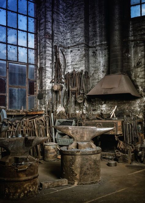 specialcar:  Forge Jewelry Studio Organization, Blacksmith Workshop, Workspace Studio, Hard Photo, Mystic Seaport, Blacksmith Tools, Blacksmith Shop, La Forge, Metal Working Tools