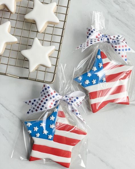 American Flag Sugar Cookies, Flag Cookies Decorated, Flag Sugar Cookies, Firecracker Cookies, Usa Cookies, American Flag Cookies, Patriotic Sugar Cookies, Flag Cookies, Star Sugar Cookies