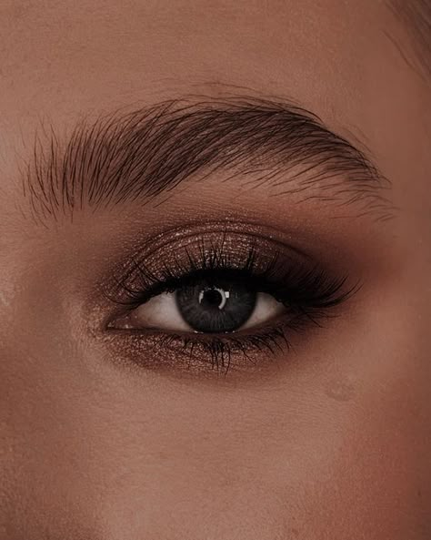 Smokey Eye Dance Makeup, Bronzed Eyeshadow Looks, Simple Brown And Gold Eyeshadow, Eyeshadow For Dark Eyes, Jazz Dance Makeup, Brown Shimmer Eye Makeup, Jazz Club Makeup, Brown Smokey Eye Blue Eyes, Brown Shimmer Eyeshadow Look