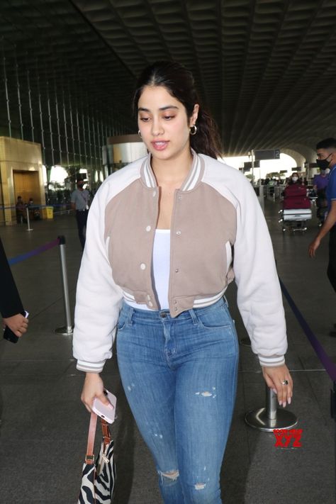 Airport Outfit Winter, Twitter Pics, Jhanvi Kapoor, Ripped Denim Pants, Mumbai Airport, Janhvi Kapoor, At Airport, Bridal Lehenga Red, Airport Look