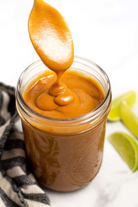 This easy 5-minute vegan peanut sauce is the perfect creamy drizzle or dipping sauce for all your favorite dishes! Easy Thai Peanut Sauce, Vegan Peanut Sauce, Oven Pork Ribs, Easy Peanut Sauce, Homemade Peanut Sauce, Fancy Kitchen, Barbecue Pork Ribs, Peanut Sauce Recipe, Pork Noodles