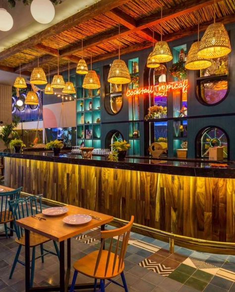 Vintage Mexican Restaurant, Trendy Mexican Restaurant, Mexican Cantina Bar Ideas, Modern Mexican Restaurant Design, Spanish Restaurant Interior, Mexican Bar Ideas, Mexican Bar Design, Mini Restaurant Design, Mexican Restaurant Interior Design