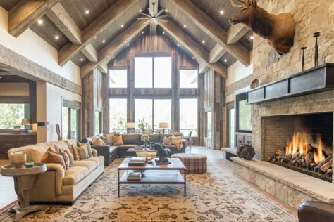 Lodge House Plans Open Floor, Mountain House With View, Mountain Craftsman Interior, Lodge Interior Design Living Room, Custom Living Room Ideas, Lodge House Decor, Lodge Style Interior, Barndo Great Room, Mountain Home Master Bed