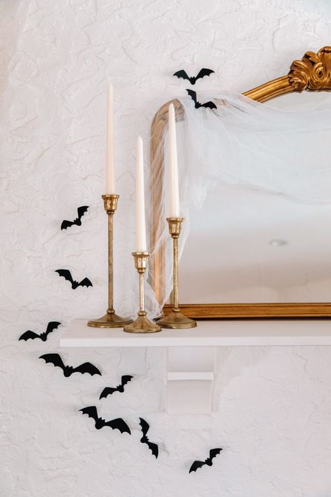 Diy Tasteful Halloween Decorations, Halloween Chic Decor, Spooky Season Decorations, Simple Halloween Decor Indoor, Subtle Halloween Decor, Halloween Buffet Decor, British Halloween, Halloween Decorations Aesthetic, Glam Halloween Decor