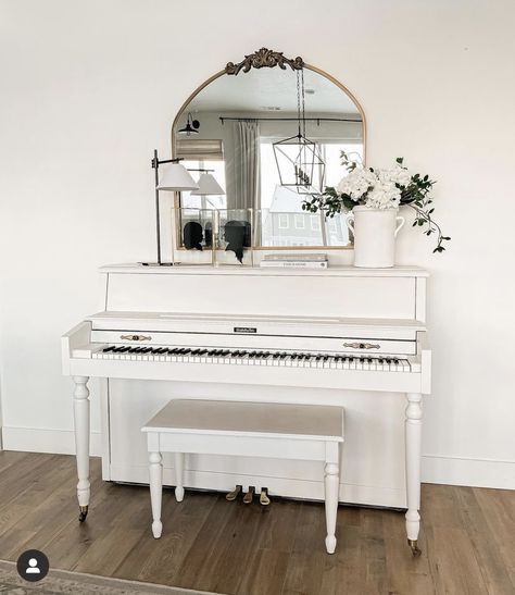 credit - ig: huntersofhappiness Bedroom With Piano, Farmhouse Piano, Piano Room Decor, Piano Decor, White Piano, Small Condo, Piano Room, New Living Room, Small Bedroom