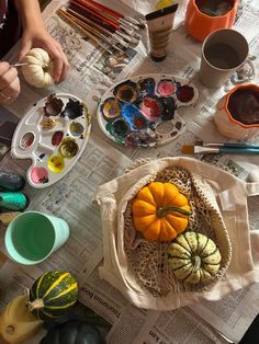 Fall Hobbies Aesthetic, Pumpkin Painting Party Aesthetic, Painting Pumpkins With Friends, Aesthetic Fall Activities, Autumn Activity Aesthetic, Bucketlist Aesthetics, Autumn Crafts Aesthetic, Autumn Aesthetic Activities, Pumpkin Painting Night