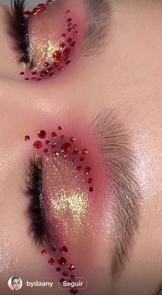 Red Glitter Makeup Looks, Red Glitter Eye Makeup, Makeup Captions Instagram, Makeup Strass, Eye Makeup Douyin, Persephone Makeup, Red Glitter Makeup, Rhinestone Makeup Looks, Makeup Captions