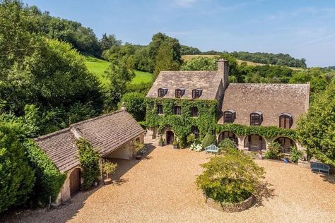 Countryside House, The Cotswolds, Country Estate, Dream House Exterior, Cool Countries, English Countryside, Town And Country, Luxury Property, Property Search