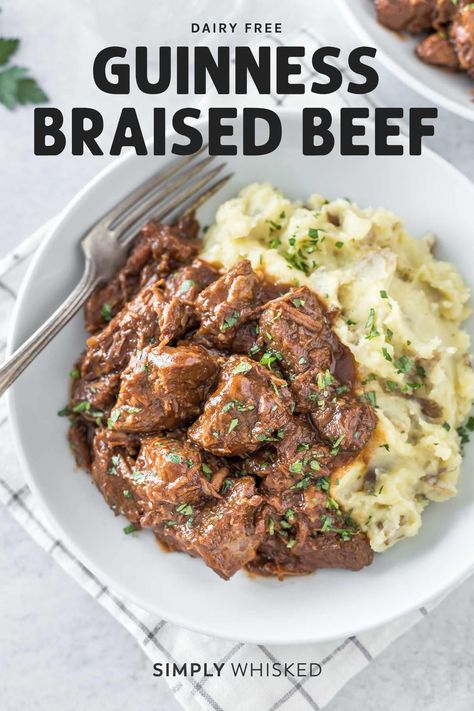 Braised Beef Recipes, Braised Steak, Beef Food Recipes, Irish Dishes, With Mashed Potatoes, Irish Food, Dutch Oven Recipes, Classic Recipes, Braised Beef