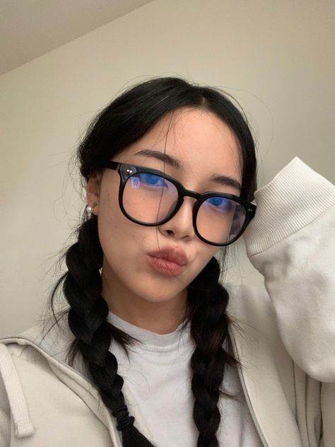 Glasses Frames For Women Asian, Hairstyles With Glasses Round Face, Innocent Hairstyles, Cute Light Makeup, Makeup Inspo Korean, Hairstyles Asian Hair, Makeup Inspo Asian, Asian Hair Styles, Thick Hairstyles