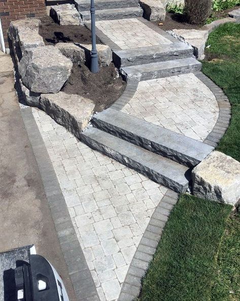 Paver Walkway Ideas, Walkway Design Ideas, Sloped Front Yard, Front Walkway Landscaping, Front Yard Walkway, Front Porch Steps, Paver Designs, Walkway Landscaping, Patio Pavers Design