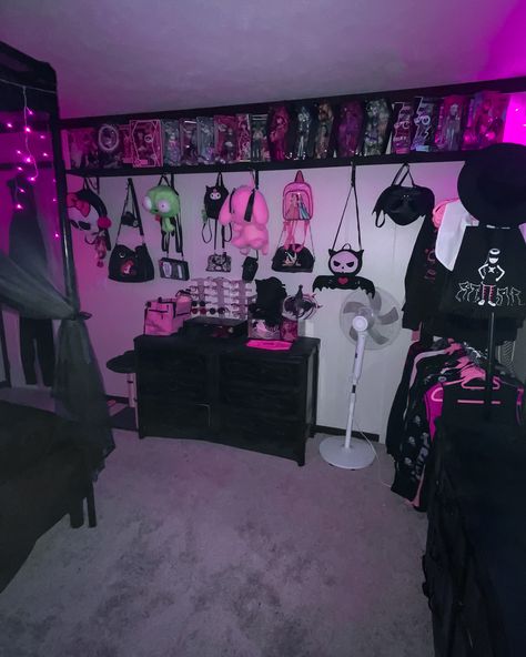 I’m completely fine with people using my rooms as inspo, just be sure to credit me! <3 Cute Goth Bedroom, Pink Emo Room, Scary Room Aesthetic, 2000s Emo Room, Scenecore Bedroom, Bedroom Ideas Emo, Scene Room Decor, Scenecore Room, Pink Goth Room