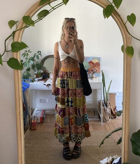 Whimsy Summer Outfits, Whimsical Concert Outfit, Hippie Music Festival Outfit Ideas, Hippie Going Out Outfits, Hippie Modern Outfits, Hippy Summer Outfits, Fitted Hippie Style Summer Tank Top, Indie Long Skirt Outfits, Concert Outfit Indie