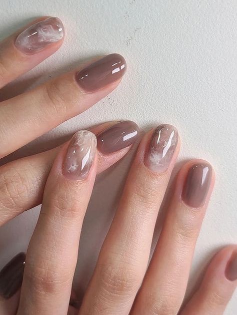 Nail Designs Korean Trends, Pretty Nails Colors, Short Nail Art Simple Elegant, Simple Art Nail Designs, Korean Neutral Nails, Nail Art Designs Brown Color, Nail Art Simple Elegant Natural Brown, Korean Minimal Nails, Nail Gel Color Ideas