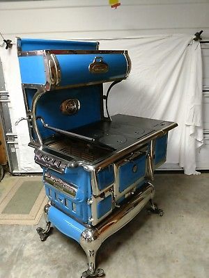 Early 1900’s Blue Cribben & Sexton Diamond Universal Wood or Coal Cook Stove Antique Appliances, Alter Herd, Antique Kitchen Stoves, Retro Stove, Antique Wood Stove, Wood Burning Cook Stove, Stoves For Sale, Old Stove, Wood Stove Cooking