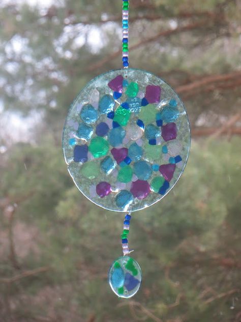 Denise's Yadda Yadda on Soap Making, Crafts & Personal Ramblings: How To: Mother's Day Sun Catcher's Diy Sun Catcher, Plastic Bead Crafts, Melted Bead Crafts, Suncatcher Diy, Diy Suncatchers, Kids Sun, Pony Bead Crafts, Diy Gifts For Mom, Crafts For Seniors