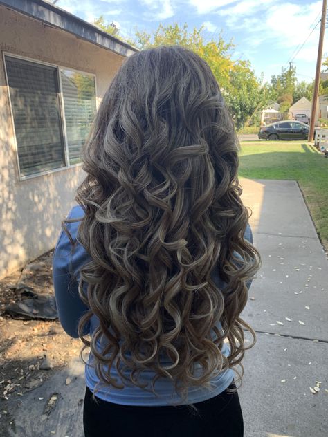 Curled Hairstyles For Wedding, Super Curled Hair, Teased Curled Hair, Curled Hairstyles Volume, Bubble Curls, Hair Salon Curls, Curled Hair Volume, Voluminous Curls Middle Part, Volumptious Hair Curls