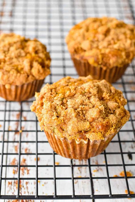 These moist and delicious low FODMAP Pumpkin Zucchini Muffins topped with a mouth-watering streusel are a great way to use up that summer zucchini while incorporating some classic fall flavors. Low FODMAP, gluten-free, dairy-free, and refined sugar-free. #goodnomshoney #lowfodmap #muffins #pumpkinzucchinimuffins #snack #dessert #breakfast #fallrecipes Pumpkin Zucchini Muffins, Banana Streusel Muffins, Apple Cinnamon Muffins Recipe, Pumpkin Streusel Muffins, Small Batch Recipes, Small Batch Baking, Apple Cider Vinegar Detox, Batch Recipes, Apple Cinnamon Muffins