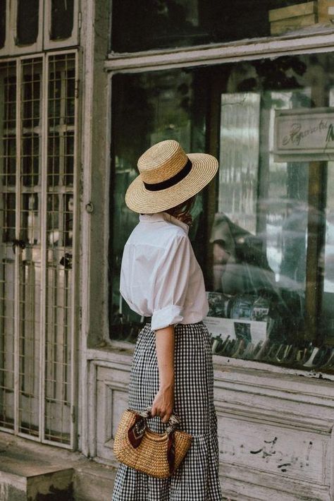 Timeless and Feminine Outfit: White Shirt & Gingham – Adored Vintage Straw Hats Outfit, Hat Aesthetic, Outfits Vintage, Outfit White, Vintage Hats, Zooey Deschanel, Long Sleeved Top, Outfits With Hats, Feminine Outfit