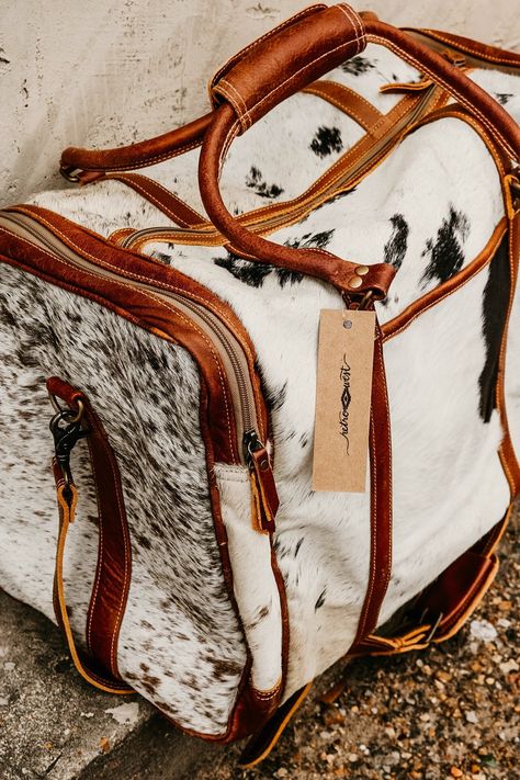 Large Cowhide Duffle 22.5(W)x16(H)x10.5(D) COWHIDE COLOR WILL VARY Western Bags Purses, Western Womens Fashion, Western Bag, Cowgirl Accessories, Western Wear Outfits, Western Purses, Western Style Outfits, Leather Duffle, Handbag Heaven