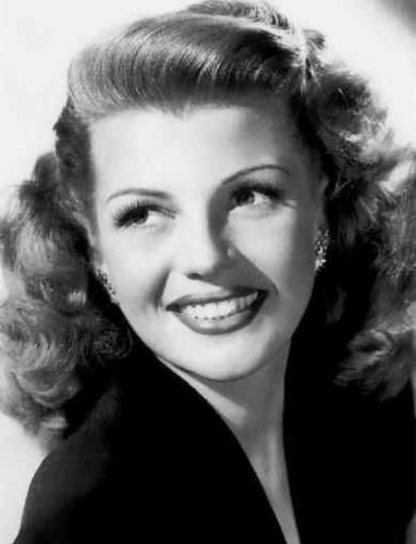 Rita Hayworth - ultimate in glamour and talent Rita Hayworth Movies, Oud Hollywood, Stars D'hollywood, 1940s Hairstyles, Glamour Vintage, Classic Movie Stars, Hollywood Icons, Rita Hayworth, Actrices Hollywood