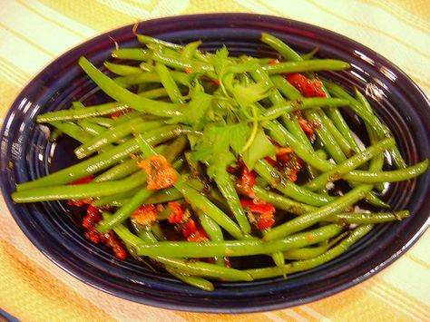 Hartley's Sweet-and-Sour Green Beans Sweet And Sour Green Beans, Green Beans Tomatoes, Midwest Living Magazine, Green Beans Recipe, Garlic Recipe, Cooking Green Beans, Kinds Of Vegetables, Green Beans And Tomatoes, Midwest Living