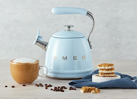 Smeg Kitchen Appliances, Smeg Kitchen, Kitchen Appliance Set, Smeg Appliances, Stovetop Kettle, Retro Revival, Contemporary Accessories, Food Carving, Tea Sets Vintage