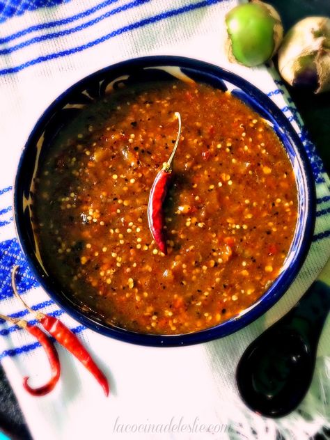 Mexican Salsa Recipes, Roasted Tomatillo, Mexican Sauce, Salsa Sauce, Mexican Salsa, Hot Sauce Recipes, Mexican Cooking, Hispanic Food, Homemade Salsa