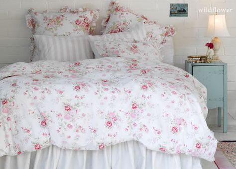 Shabby Chic *New* Collections Target Shabby Chic Bedding, Camera Shabby Chic, Rideaux Shabby Chic, Shabby Chic Decorating, Rachel Ashwell Shabby Chic, Cottage Shabby Chic, Estilo Shabby Chic, Shabby Chic Living, Shabby Chic Room