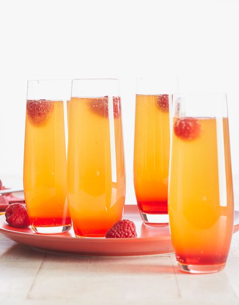 Mango Nectar Cocktail, Mango Bellini, Sun Cocktail, Prosecco Drinks, Mango Cocktail, Bellini Cocktail, Bellini Recipe, Blackberry Wine, Italian Cocktails