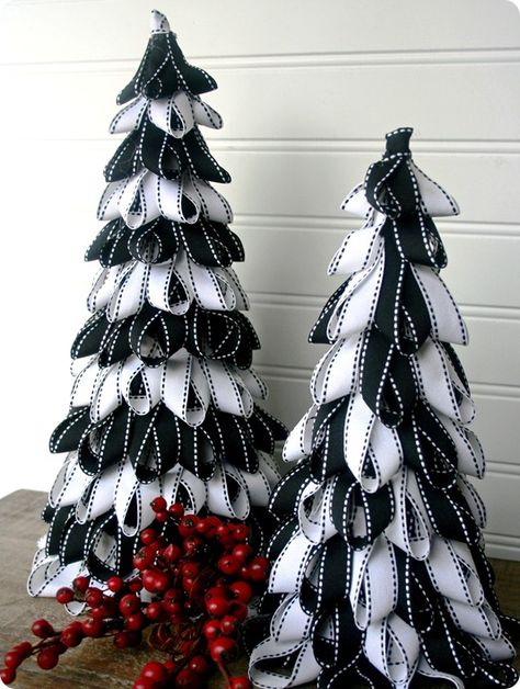 Ribbon Trees! These are really cute and you could use any color ribbon you want to match your Christmas/Winter decor! Ribbon Tree, Black And White Christmas, Christmas Crafts For Adults, Ribbon Christmas, Unique Christmas Trees, White Christmas Trees, Fabulous Christmas, Navidad Diy, Tree Drawing