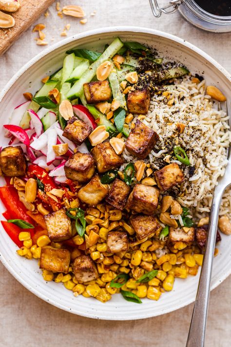 vegan rice bowl Vegan Rice Bowl, Tofu Rice Bowl, Wfpb Meals, Vermicelli Salad, Tofu Rice, Sushi Ginger, Veggie Dinners, Veggie Bowls, Vegetarian Bowls