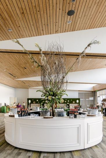 Sophisticated Crisp+ Clean White Round Bar Drink Station for Wedding Reception Inspo White Round Bar Wedding, 360 Bar Design, Bar Reception Design, Round Counter Design, Event Bar Decor, Circle Bar Wedding, Round Bar Wedding, White Bar Counter, Round Bar Design