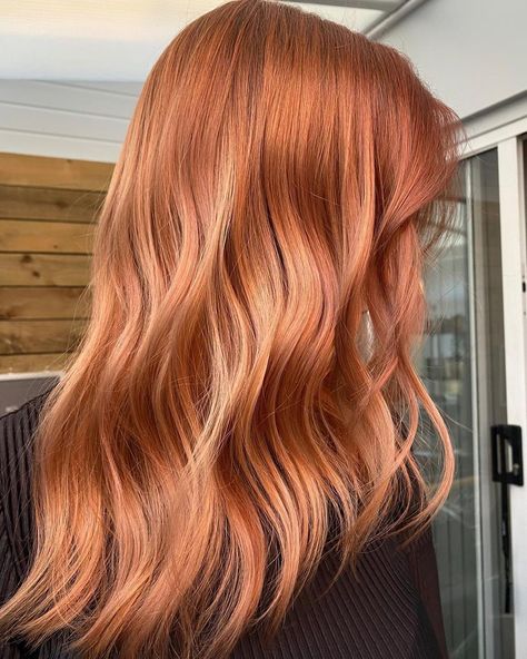 Copper Rose Gold Hair, Copper Blonde Hair, Hair Colour Ideas, Mane Addicts, Strawberry Blonde Hair Color, Peach Hair, Hair Tint, Hair Color Caramel, Ombre Hair Blonde