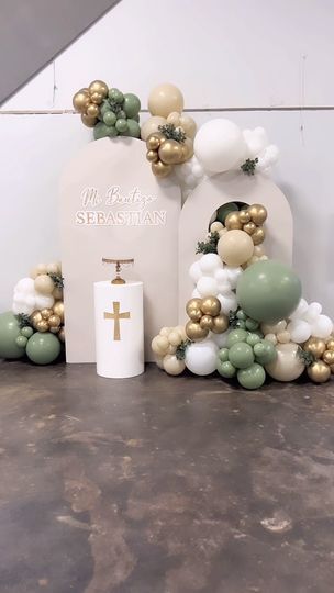 Balloons Arrangements, Bautizo Ideas, First Communion Decorations, Mickey Mouse 1st Birthday, Candy Ideas, Communion Decorations, Balloon Artist, Mexican Theme, Baptism Ideas