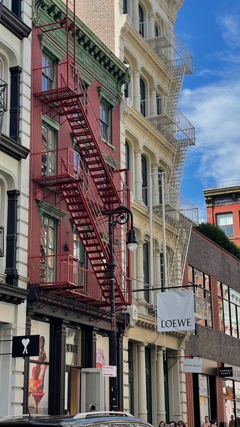 #soho #nyc #newyork New York Soho Aesthetic, Soho Architecture, Pragmatic Utopia, Soho Nyc Aesthetic, Soho House Nyc, Nyc Dump, Nyc Stores, New York Photo Ideas, Fall Nyc