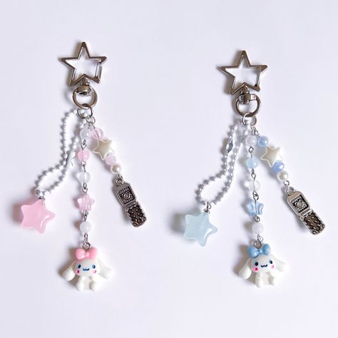 Cinnamon Roll Keychain, Cinnamoroll Crochet Keychain, Cinnamoroll Phone Charm, Cinnamoroll Keychain, Cinnamonroll Sanrio Keychain, Aesthetic Charms, Key Aesthetic, Simple Keychain, Keyring Ideas