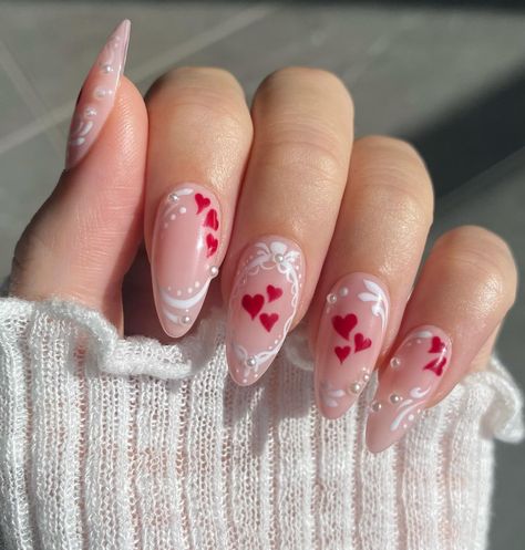 Heart nails ♥️♥️ IB: @jayseenails —— #nailart #nails #nailinspo #heartnails #naildesign Cute Simple Nails Valentines Day, Nails Valentines Almond, Cute Pink Heart Nails, Heart And Pearl Nails, Valentines Day Nails Flowers, Nail Valentines Ideas, Valentines Nails Ideas Almond, Medium Almond Valentines Nails, Cupid Valentines Nails