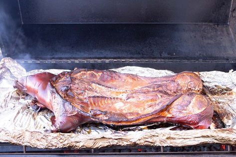 How to Roast a Whole Pig - Meadow Creek Barbecue Supply Pig Roast Recipes, The Best Pulled Pork, Best Pulled Pork, Pig Roaster, Cooking With Charcoal, Bbq Pig, Meat Seasoning, Small Pigs, Pig Roast