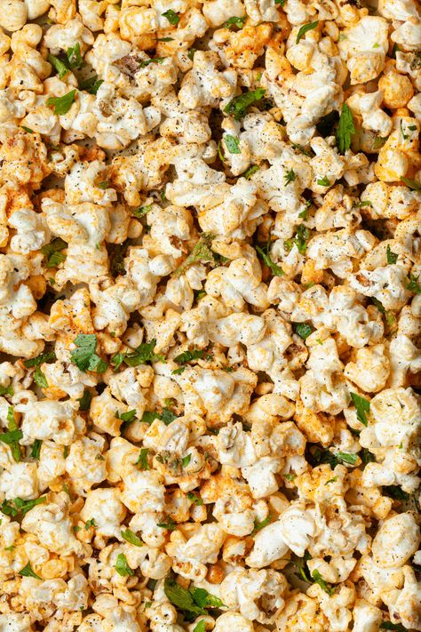 White Cheddar Popcorn Recipe, Cheddar Popcorn Recipe, Healthy Popcorn Toppings, School Movie Night, Popcorn Recipes Savory, Lime Popcorn, Sweet Potato Crackers, Savory Popcorn, Popcorn Toppings