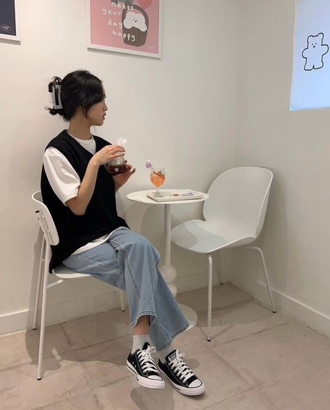 Instagram Cafe, Campus Outfit, Korean Fits, Random Dump, Cap Outfit, Japan Outfit, Closet Fashion, Basic Outfits, Casual Style Outfits