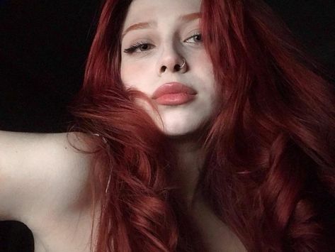 Red Hair Inspo, Dark Red Hair, Girls With Red Hair, Dye My Hair, Hair Inspo Color, Dream Hair, Ginger Hair, Crazy Hair, 가을 패션