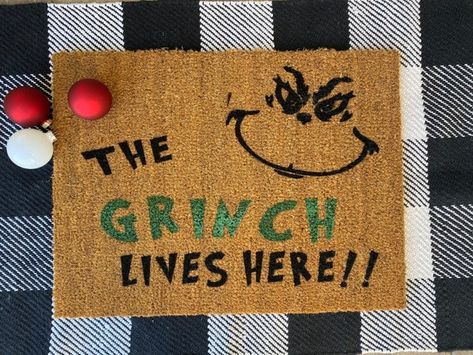 https://www.etsy.com/TheMadreVentures/listing/892441826/coir-door-mat-welcome-mat-front-door-mat?utm_source=Copy&utm_medium=ListingManager&utm_campaign=Share&utm_term=so.lmsm&share_time=1632184694114 #farmhousestyle #farmhousedecor #rustic #homesweethome #diningroom #fixerupper #spring #springdecor #diningroom #diningroomdecor #neutraldecor #antique #vintage #rusticdecor #rustic #cottage #cottagestyle #summer #countrylivingmag #bhghome #seasonaldecor #diyhomedecor #homesweethome #shabbychic Christmas Front Door Decor, Kids Bathroom Sign, Outside Door Mats, Christmas Front Door, Front Door Christmas Decorations, White Wall Hanging, Deco Wreaths, Bah Humbug, Christmas Front Doors