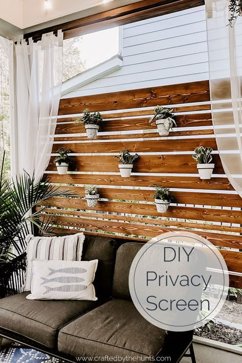 DIY Privacy Screen Design Per Patio, Diy Privacy Fence, Diy Privacy Screen, Diy Landscape, Planter Wall, Patio Privacy, Restaurant Patio, Privacy Walls, Budget Patio